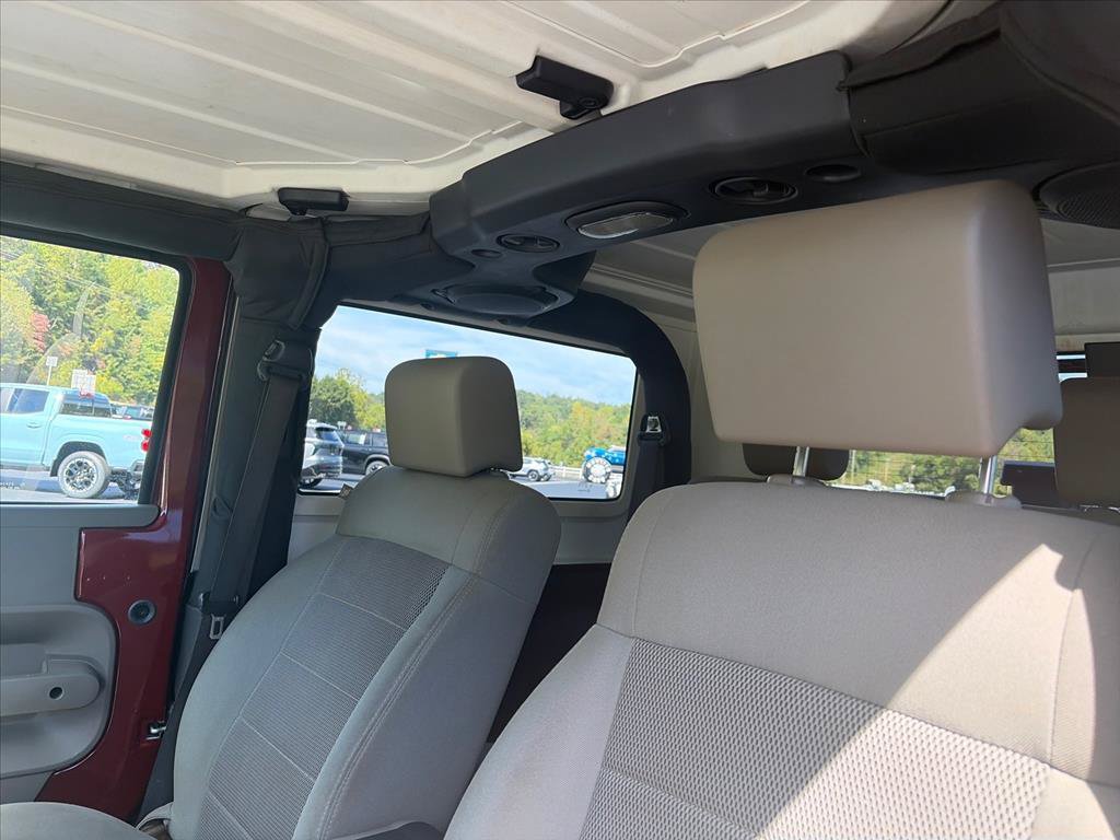 Used 2008 Jeep Wrangler Sahara w/ Dual Top Group AWD/4WD image 9