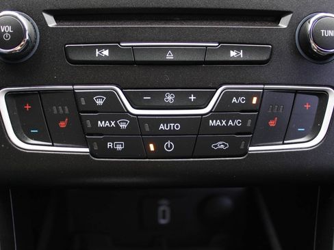 Used 2017 Ford Fusion SE w/ Fusion SE Technology Package FWD image 37