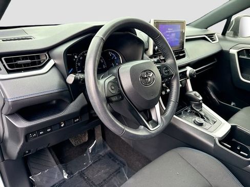 Used 2023 Toyota RAV4 SE image 9