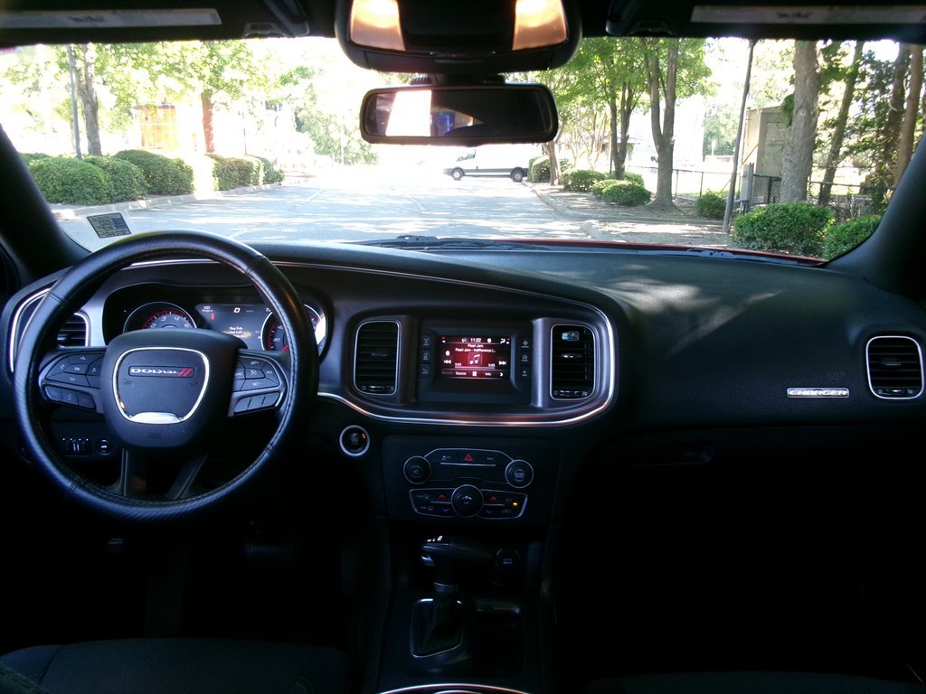 Used 2016 Dodge Charger SE RWD image 14