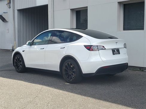 Used 2021 Tesla Model Y Long Range image 2
