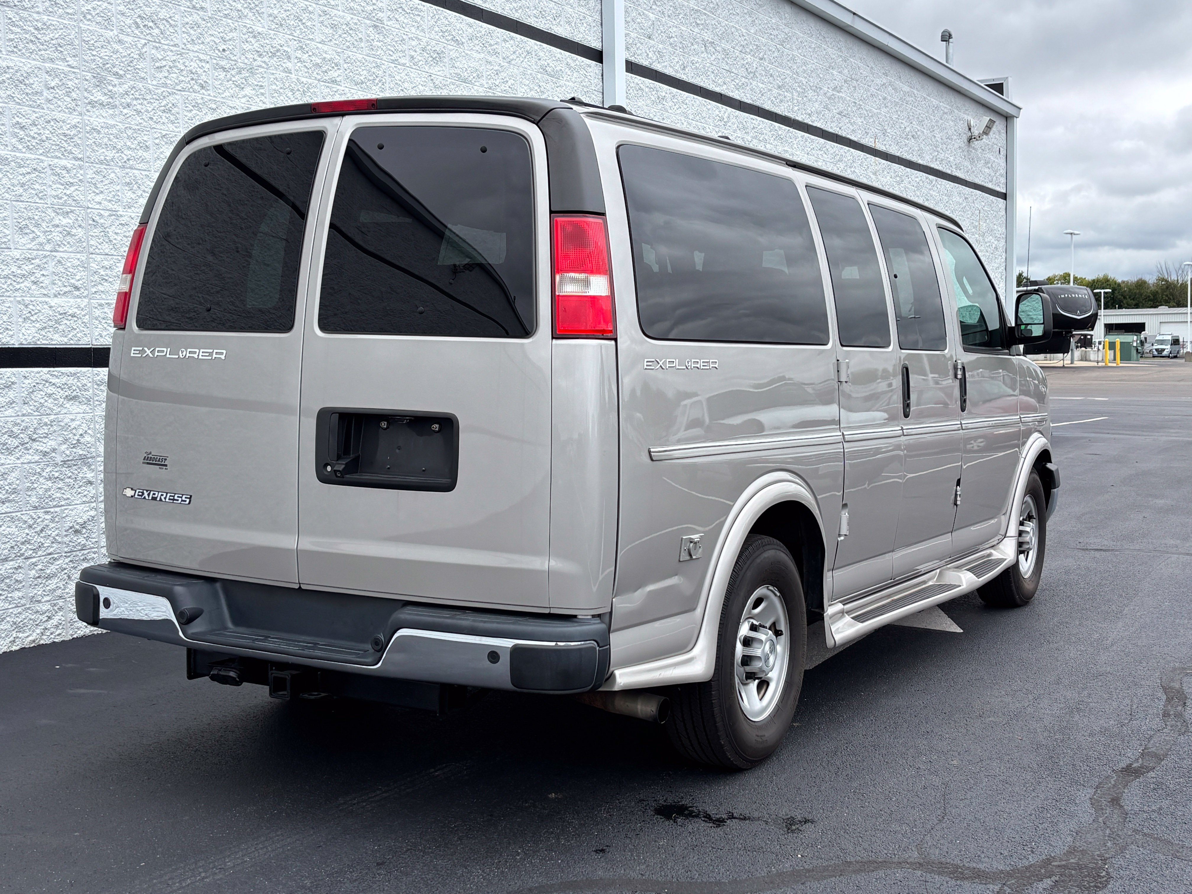 Used 2019 Chevrolet Express 2500 w/ Enhanced Convenience Package RWD image 8