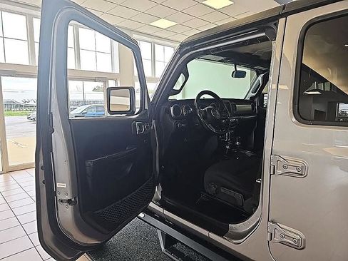 Used 2020 Jeep Gladiator Sport AWD/4WD image 12