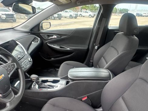 Used 2025 Chevrolet Malibu LT FWD image 40