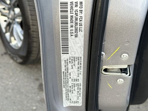 Used 2020 Jeep Cherokee Latitude Plus image 28