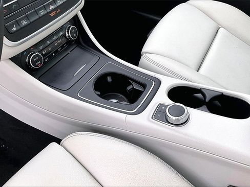 Used 2016 Mercedes-Benz GLA 250 4MATIC image 18