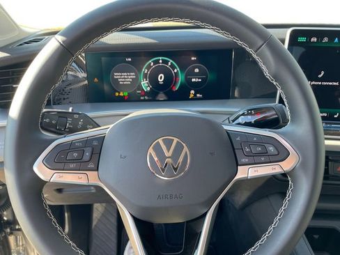 New 2025 Volkswagen Tiguan SE image 12