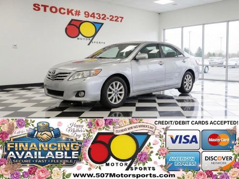 Used 2010 Toyota Camry SE FWD image 1
