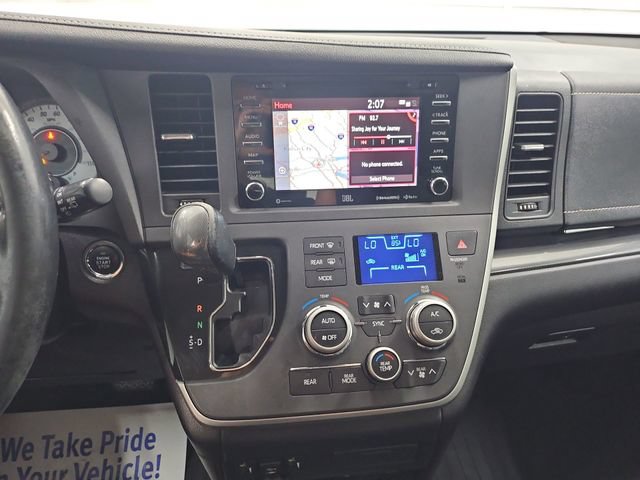 Used 2020 Toyota Sienna SE Premium w/ Nightshade Edition FWD image 20