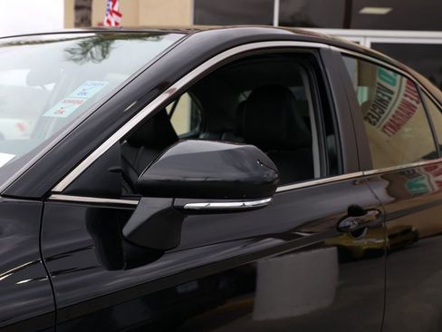 Used 2024 Toyota Camry SE image 12