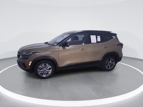 Used 2024 Kia Seltos S AWD/4WD image 5