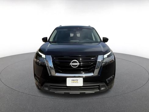Used 2025 Nissan Pathfinder SV FWD image 4