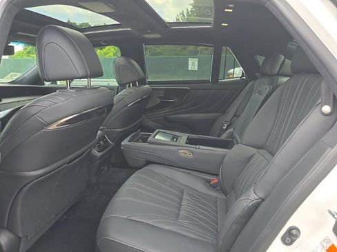 Used 2022 Lexus LS 500 w/ Luxury Package RWD image 8
