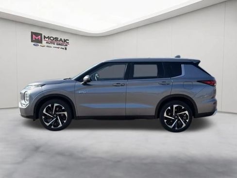 Used 2023 Mitsubishi Outlander 4WD Plug-In Hybrid image 5