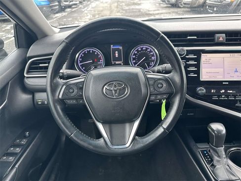 Used 2020 Toyota Camry SE image 12