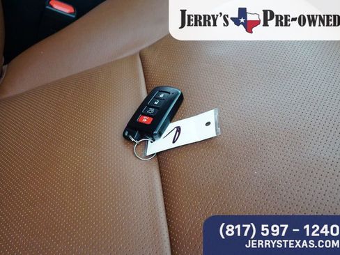 Used 2022 Toyota Sequoia Platinum RWD image 28