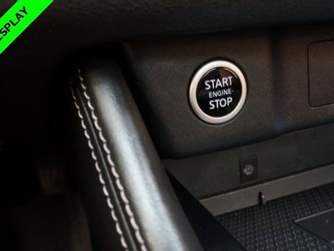 Certified 2022 Nissan Rogue Platinum w/ Head-Up Display Package image 24