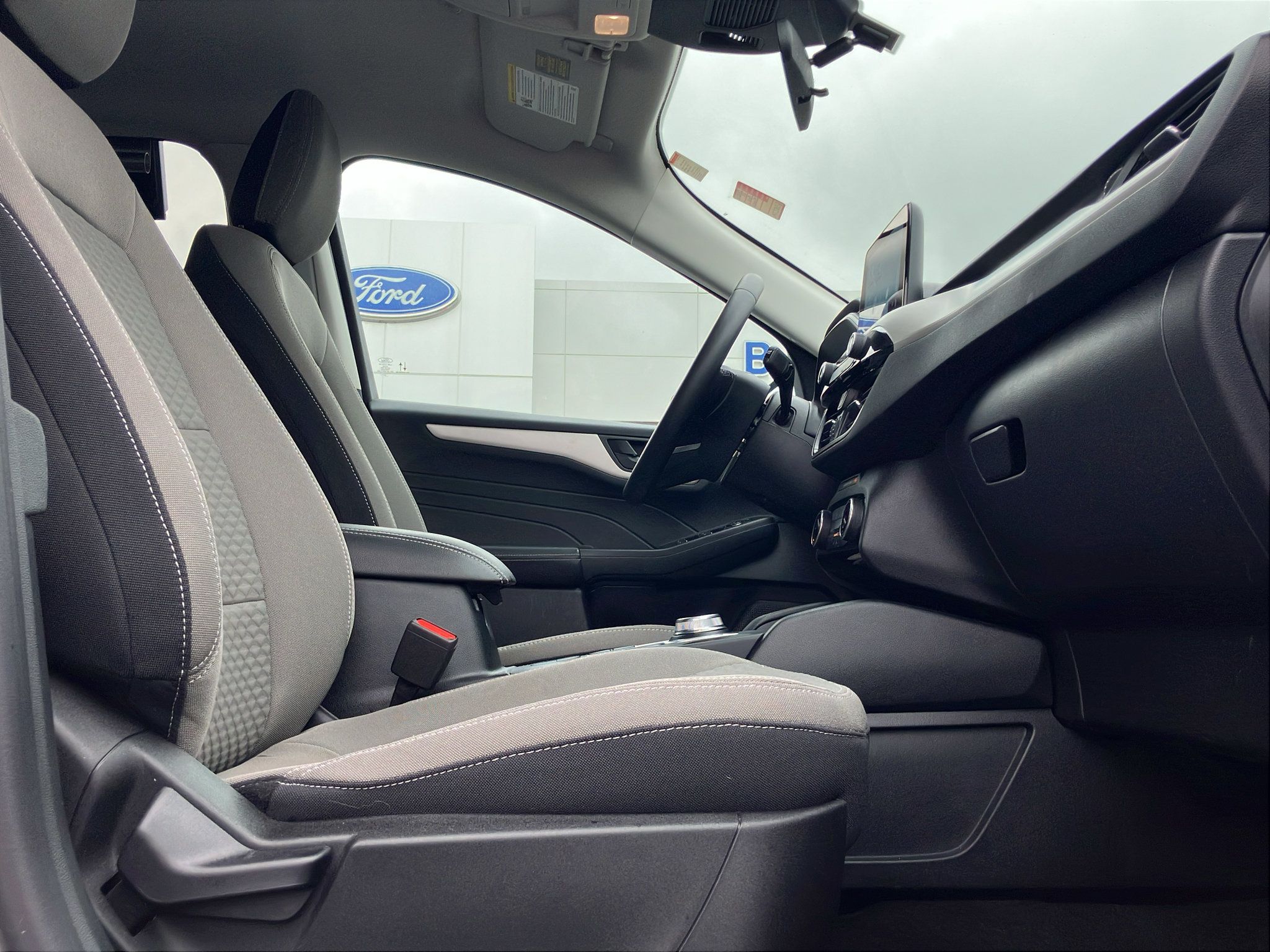 Used 2022 Ford Escape SE w/ SE Sport Appearance Package FWD image 34