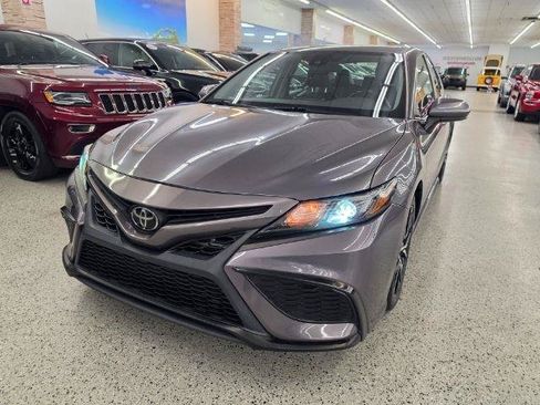 Used 2021 Toyota Camry SE FWD image 2