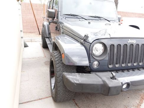 Used 2017 Jeep Wrangler Unlimited Sahara w/ Connectivity Group AWD/4WD image 4