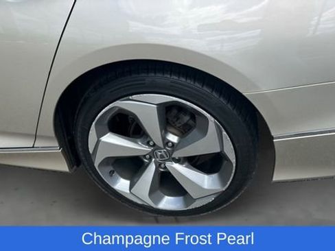 Used 2018 Honda Accord Touring image 10