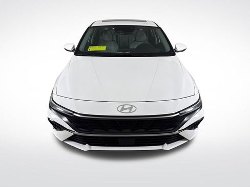Used 2025 Hyundai Elantra Limited FWD image 11