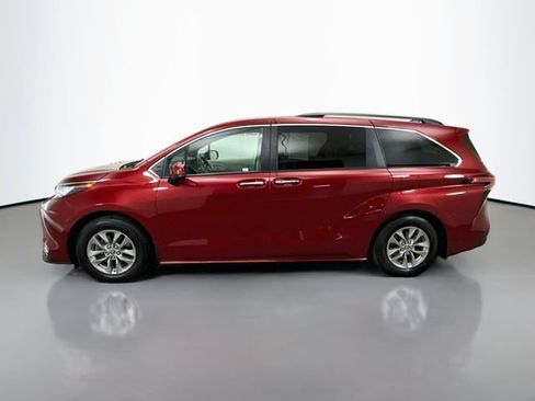 Used 2022 Toyota Sienna XLE FWD image 4