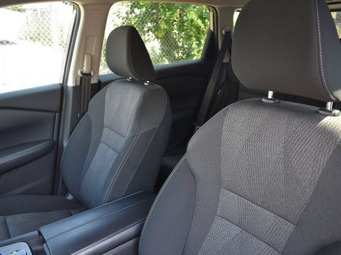 Used 2025 Nissan Rogue SV AWD/4WD image 9