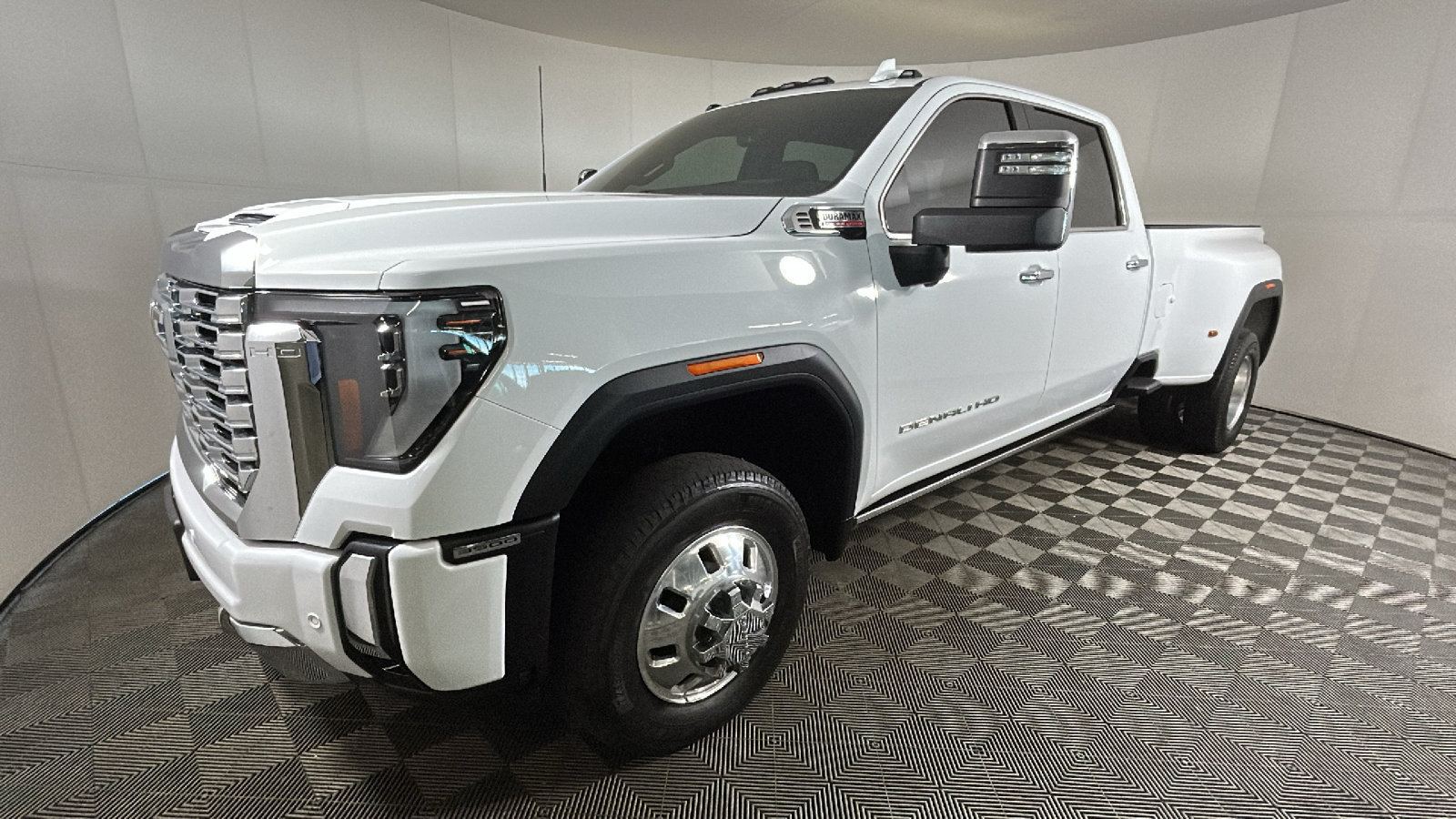 Used 2024 GMC Sierra 3500 Denali w/ Denali Reserve Package AWD/4WD image 8