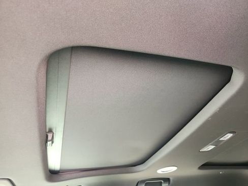 Used 2022 Chevrolet Traverse High Country FWD image 19