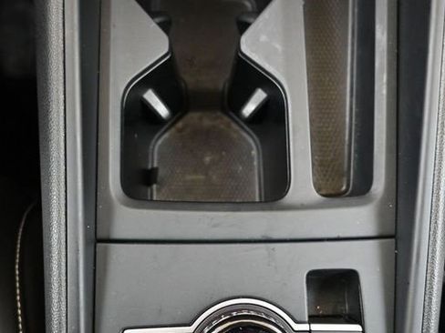 Used 2025 Volkswagen Tiguan SE w/ Panoramic Sunroof Package image 32