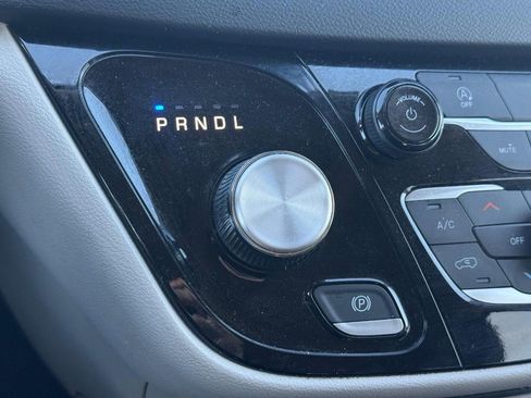 Used 2023 Chrysler Voyager LX image 24