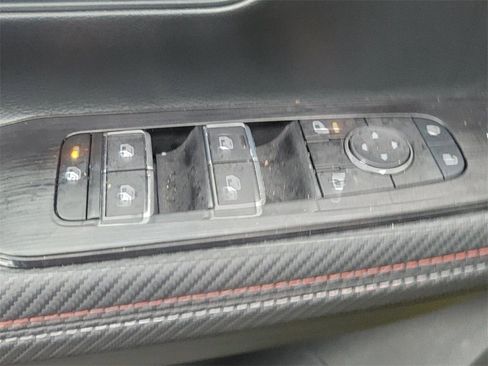 Certified 2025 Nissan Kicks SR image 29