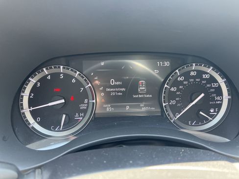 Used 2021 Toyota Highlander XLE FWD image 21