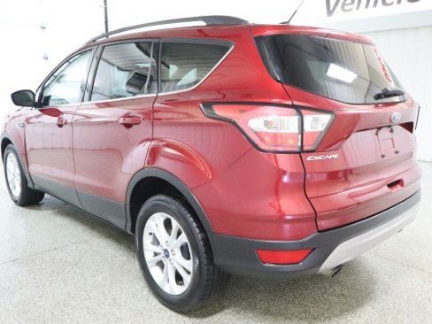 Used 2017 Ford Escape SE w/ Equipment Group 201A FWD image 3