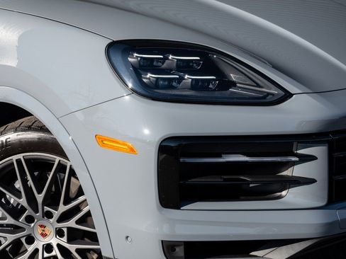 Certified 2025 Porsche Cayenne Coupe image 38