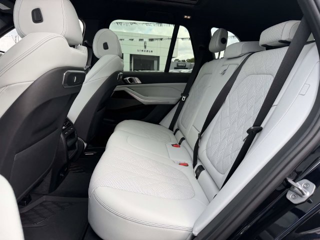 Used 2026 BMW X5 xDrive40i w/ M Sport Package AWD/4WD image 13