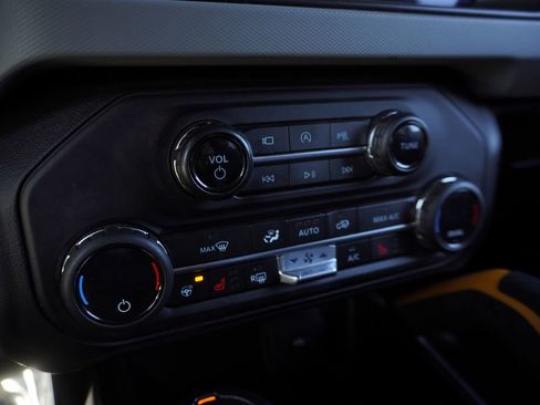 Used 2021 Ford Bronco Badlands image 17