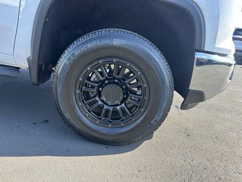 Used 2024 Chevrolet Silverado 3500 LT w/ Convenience Package image 8