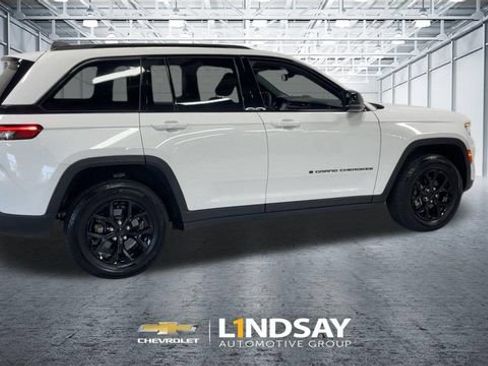 Used 2024 Jeep Grand Cherokee Altitude AWD/4WD image 2