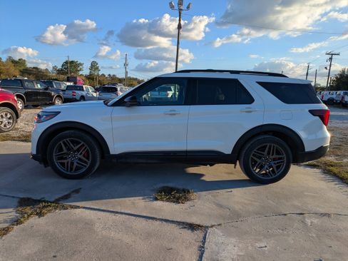 Used 2025 Ford Explorer ST AWD/4WD image 7