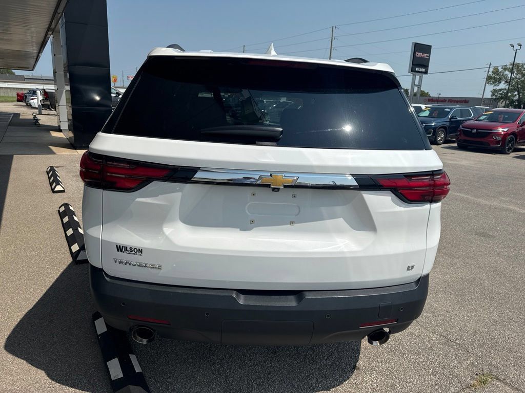 Used 2023 Chevrolet Traverse LT FWD image 4