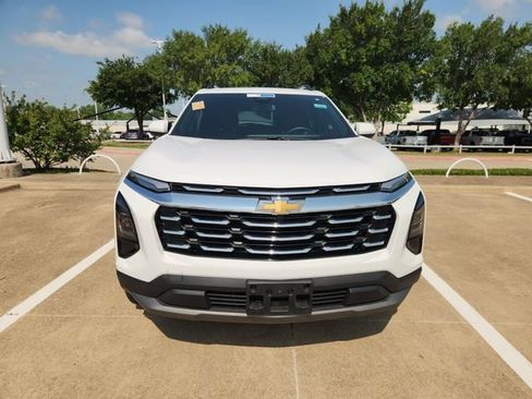 Used 2026 Chevrolet Equinox LT w/ Convenience Package II FWD image 2