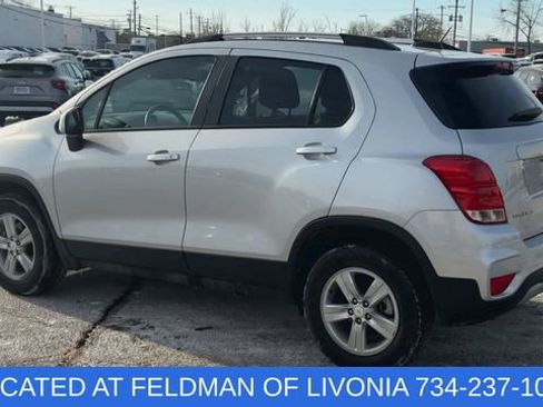 Used 2022 Chevrolet Trax LT w/ LT Convenience Package image 6