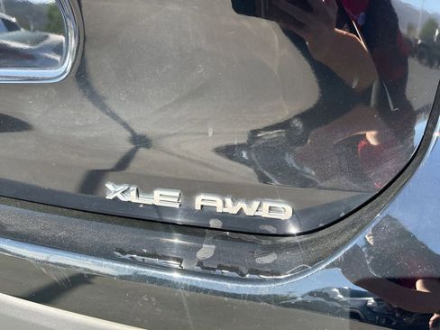 Used 2023 Toyota Highlander XLE AWD/4WD image 14