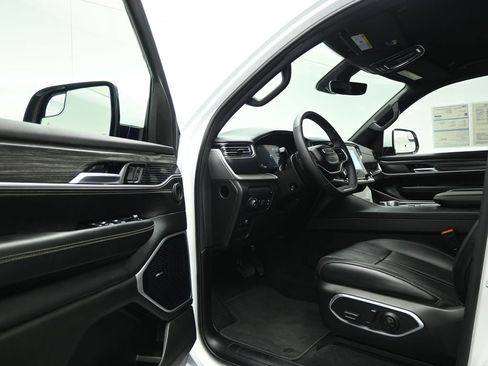 Used 2022 Jeep Wagoneer Series II image 9