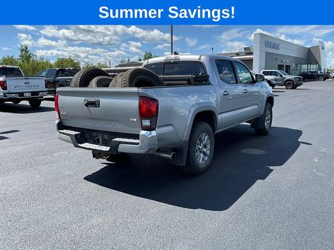 Used 2018 Toyota Tacoma SR5 AWD/4WD image 7