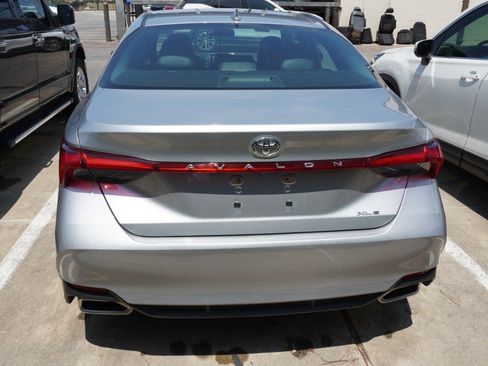Used 2022 Toyota Avalon XLE FWD image 7