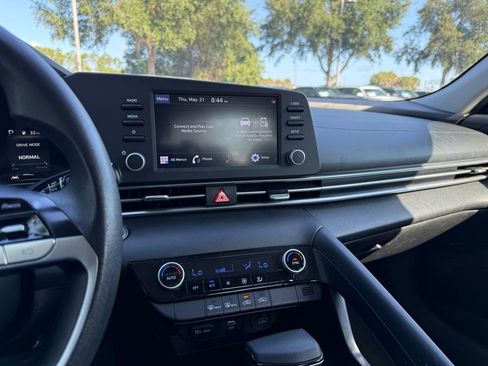 Used 2022 Hyundai Elantra SEL FWD image 24