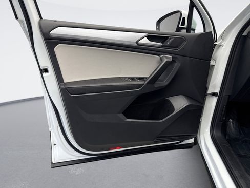 Used 2024 Volkswagen Tiguan S image 9